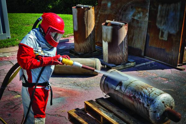 Sableuse industrielle en atelier